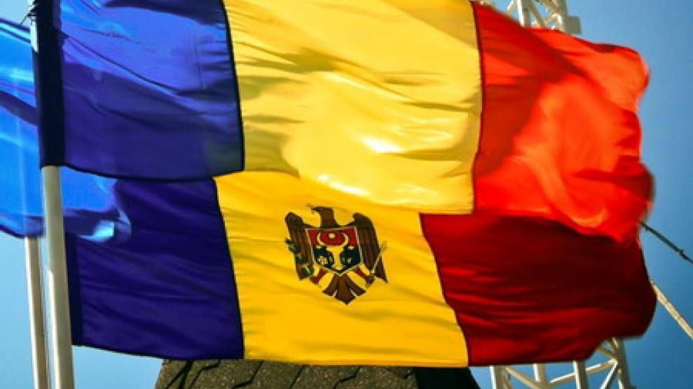 Флаги Румынии и Молдавии