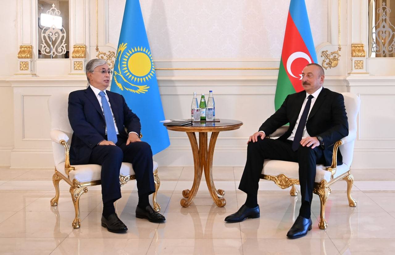 Президенты Казахстана Касым-Жомарт Токаев и Азербайджана Ильхам Алиев