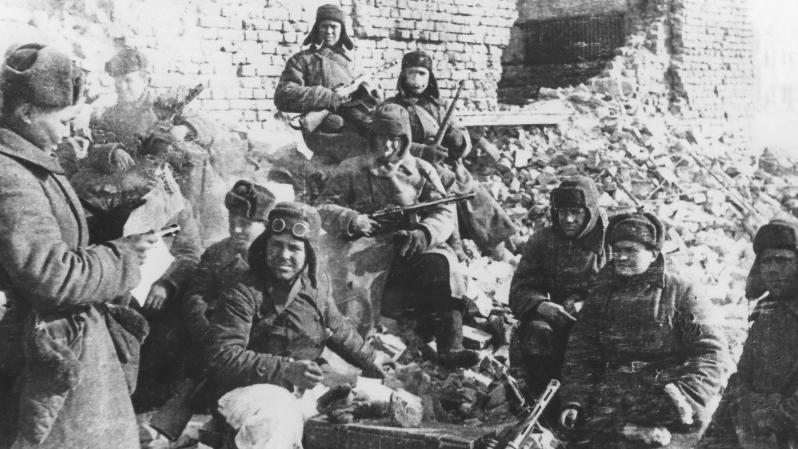 Бойцы внутренних войск НКВД в Сталинграде. [мвд.рф]