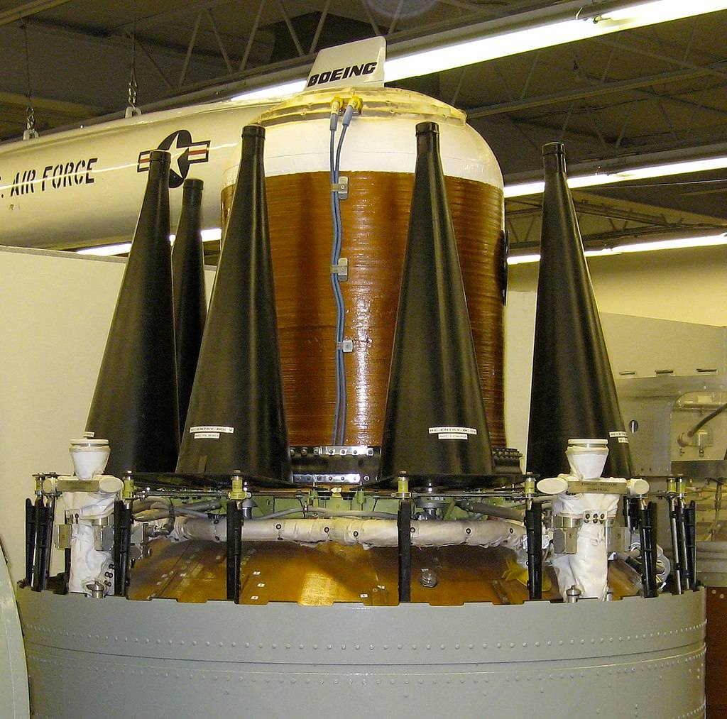 Макет головной части баллистической ядерной ракеты «Трайдент» (США)