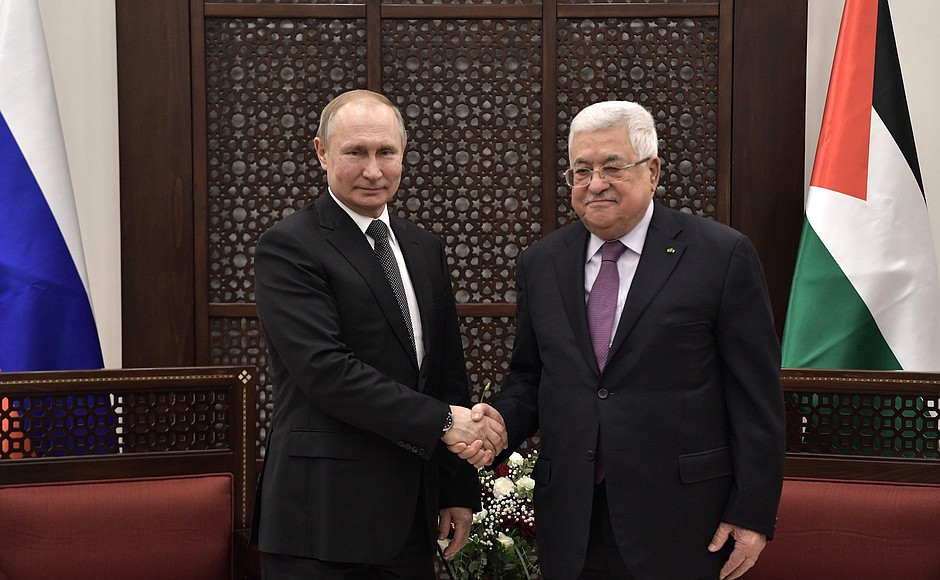 Владимир Путин с Президентом Палестины Махмудом Аббасом.