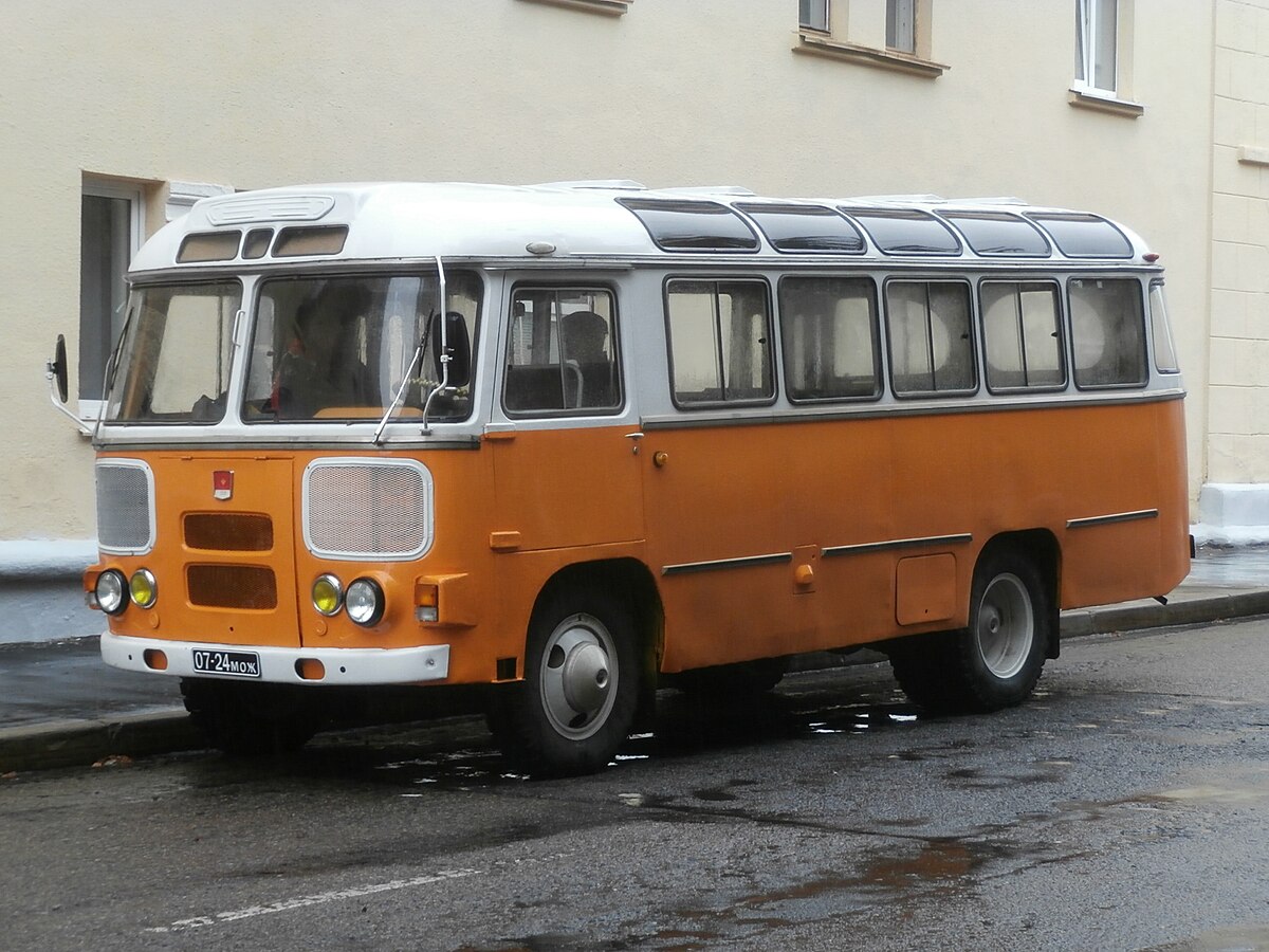 В Якутии установили памятник советскому автобусу