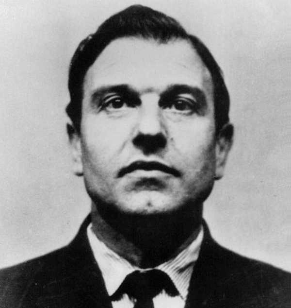 Джордж Блейк - офицер MI6, по собственным убеждениям перешедший на сторону советской разведки