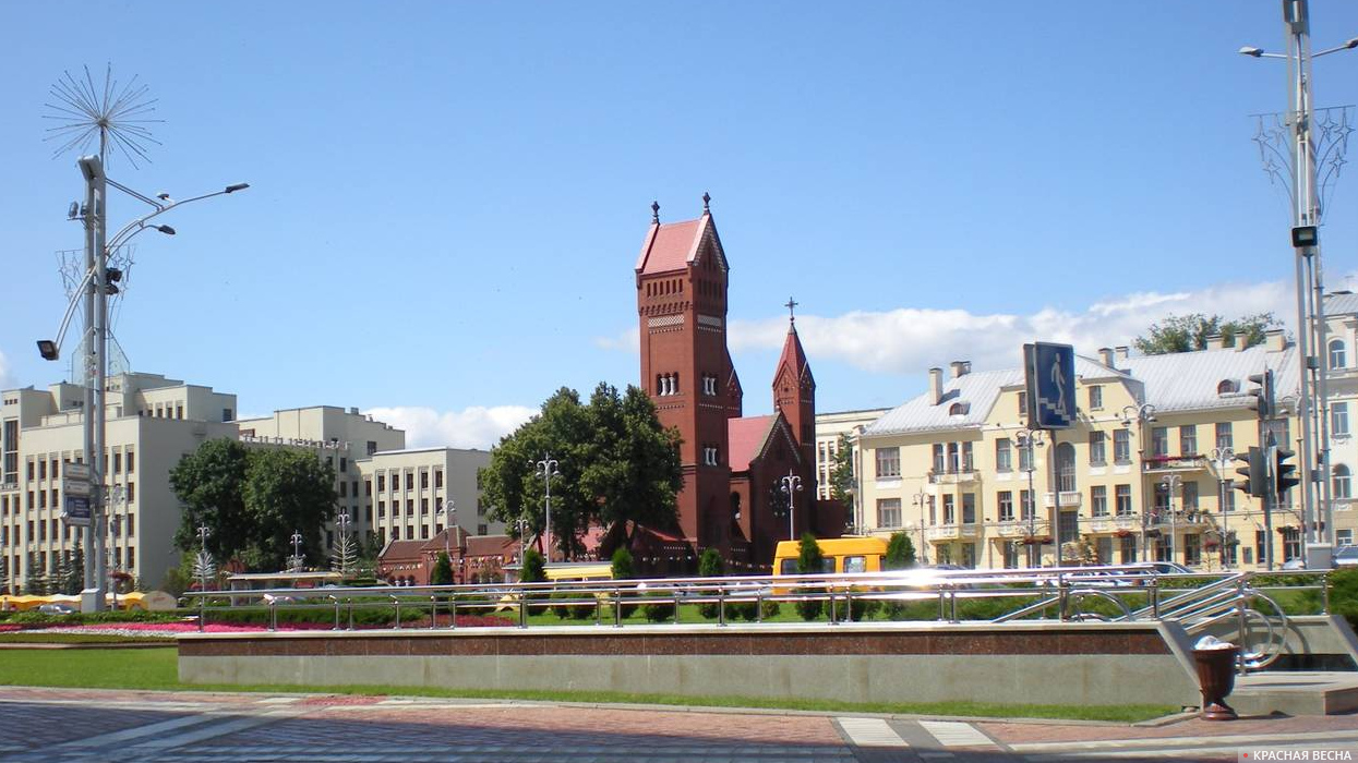 Костел на площади Независимости в Минске. Белоруссия
