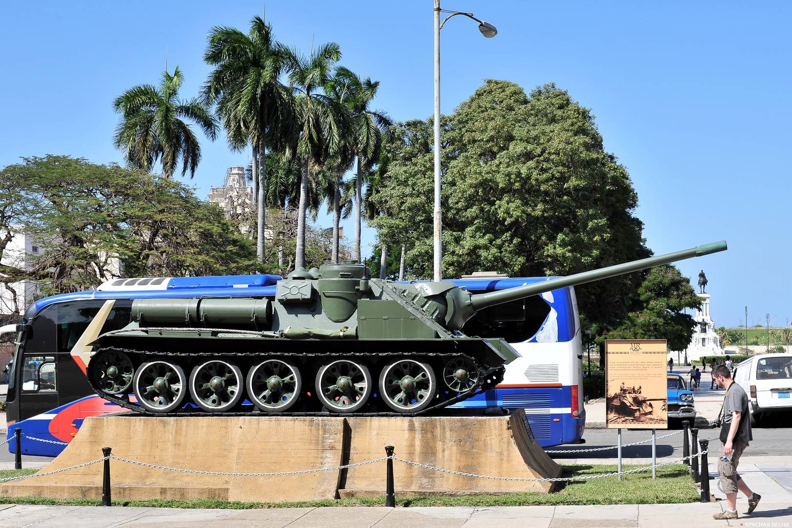 Памятник СУ-100 Гавана. Куба