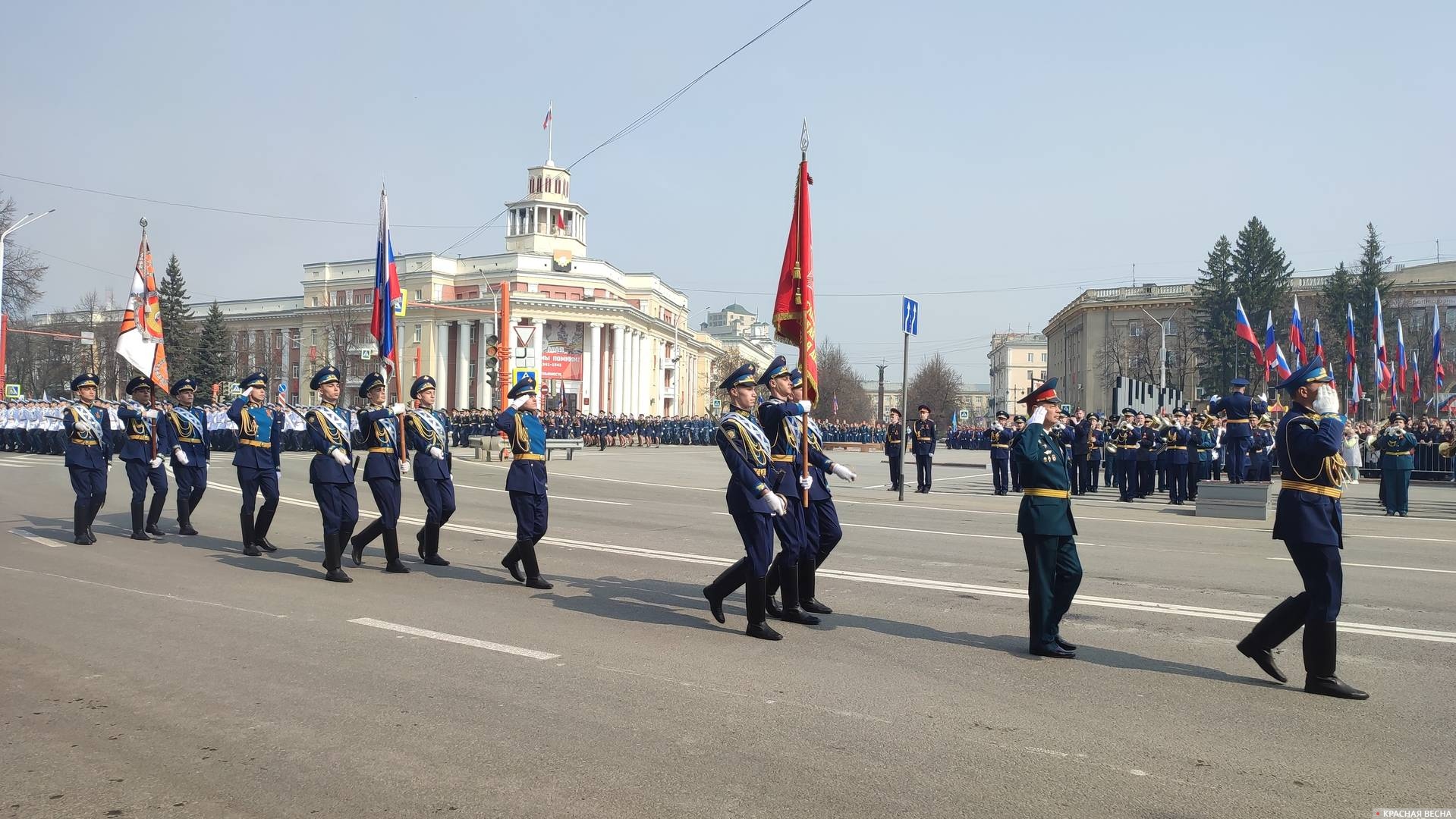 Знаменная группа со знаменем 376-й Кузбасско-Псковской Краснознаменной стрелковой дивизии. Кемерово 9 мая 2023 года