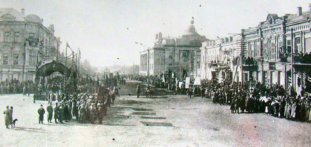 Демонстрация 1917 года на будущей пл. Павших Борцов