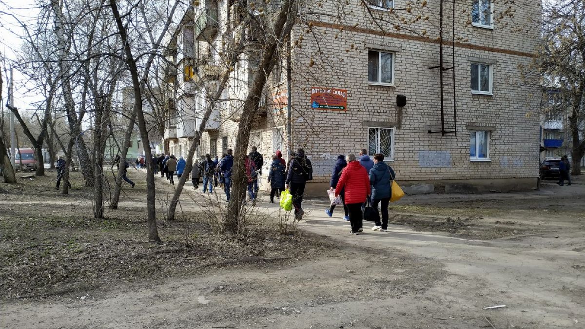 Самара. Почти демонстрация вернувшихся на электричке из-за города людей