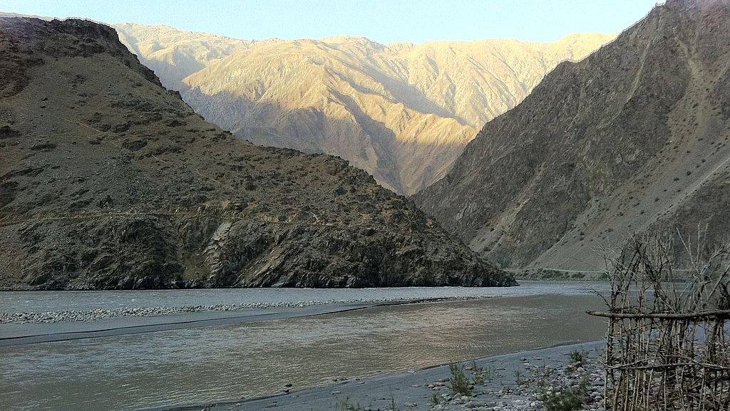 Река Пяндж на таджико-афганской границе