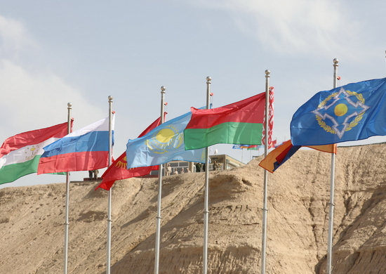Флаги членов ОДКБ на военных учениях