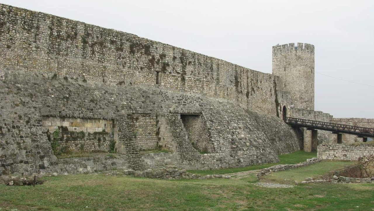Участок стены древнеримской крепости легионеров Сингидунум
