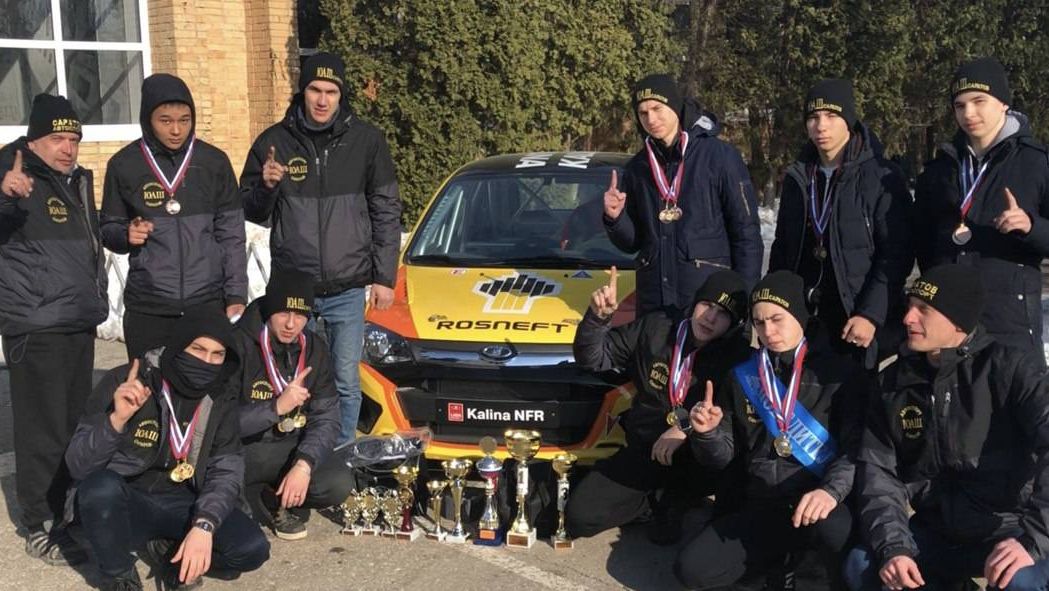 Команда Саратовской юношеской автошколы, победители Всероссийского зимнего чемпионата по юношескому автомногоборью в г. Тольятти.