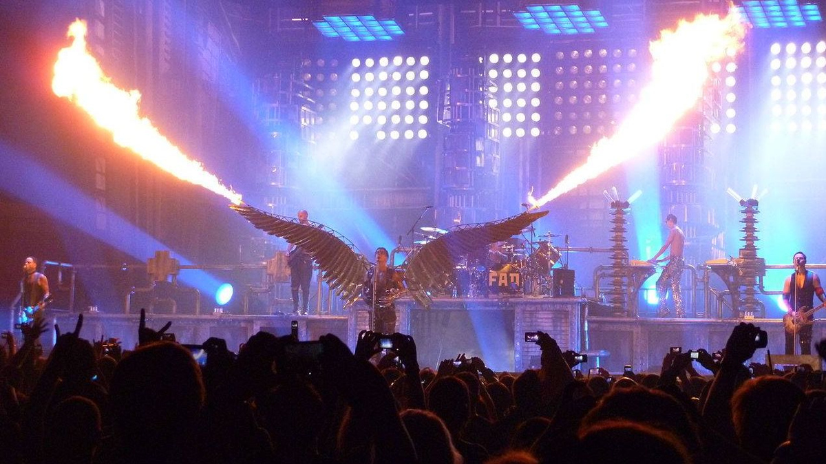 Бесплатные концерты рамштайн. Группа Rammstein. Концерт рамштайн в России 2023. Rammstein Live Madison Square Garden 2010.