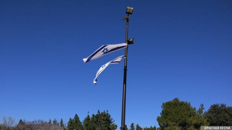 Флаги у центрального входа на территорию Кнессета. Иерусалим