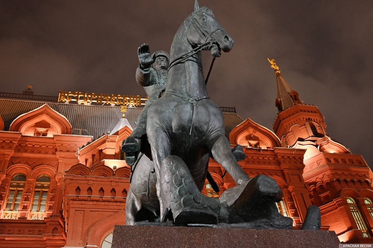 Памятник Георгию Жукову, Москва