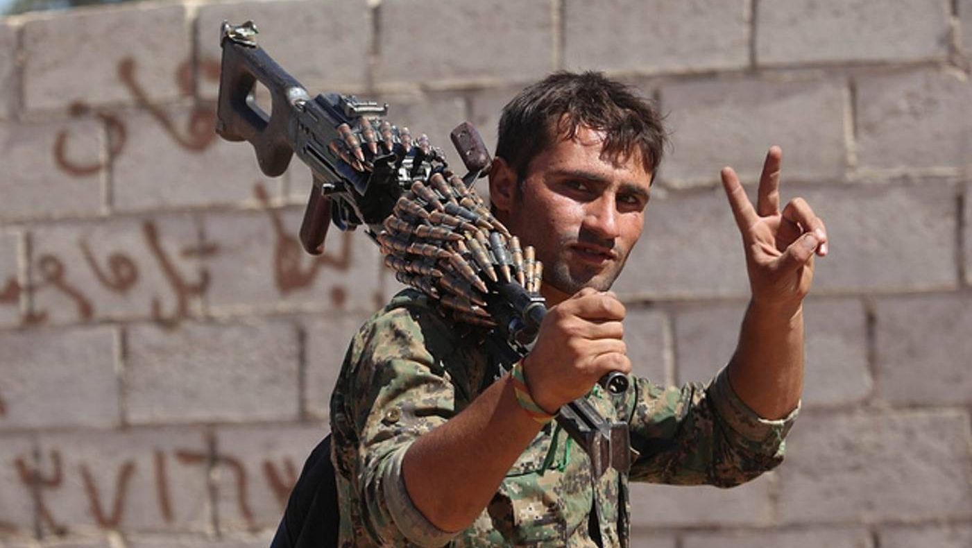 Член сирийского курдского Отряда народной самообороны YPG