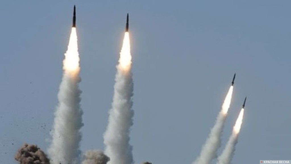 Пуск ракет ракетного комплекса «Искандер»