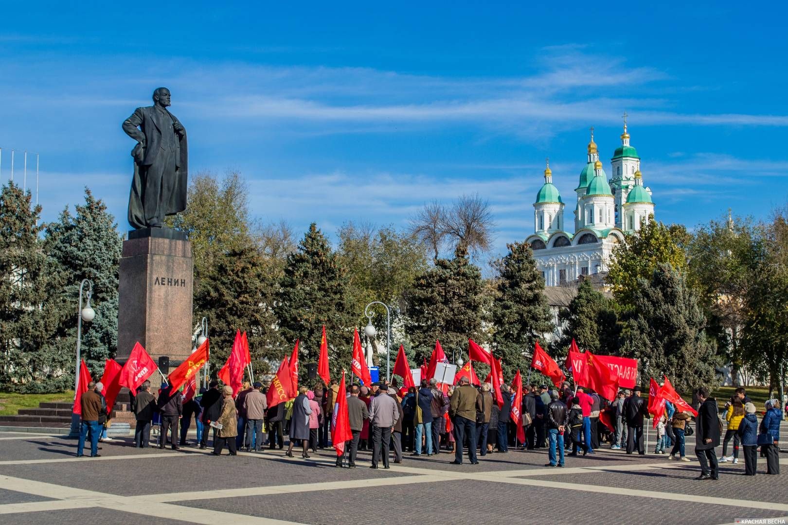 Митинг в честь 102-й годовщины Великой Октябрьской Социалистической революции. Астрахань