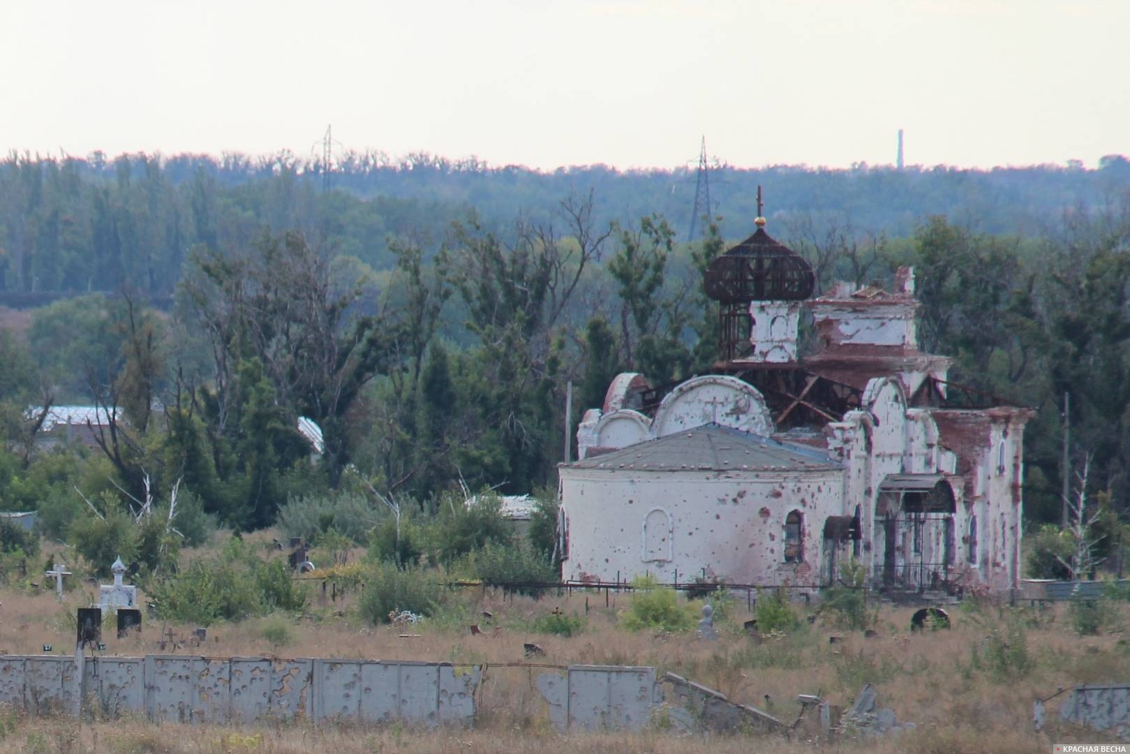 Разрушенный храм в районе Донецкого аэропорта. Донецк. ДНР. (архивное фото)