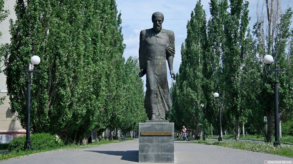 Памятник Федору Михайловичу Достоевскому. Омск