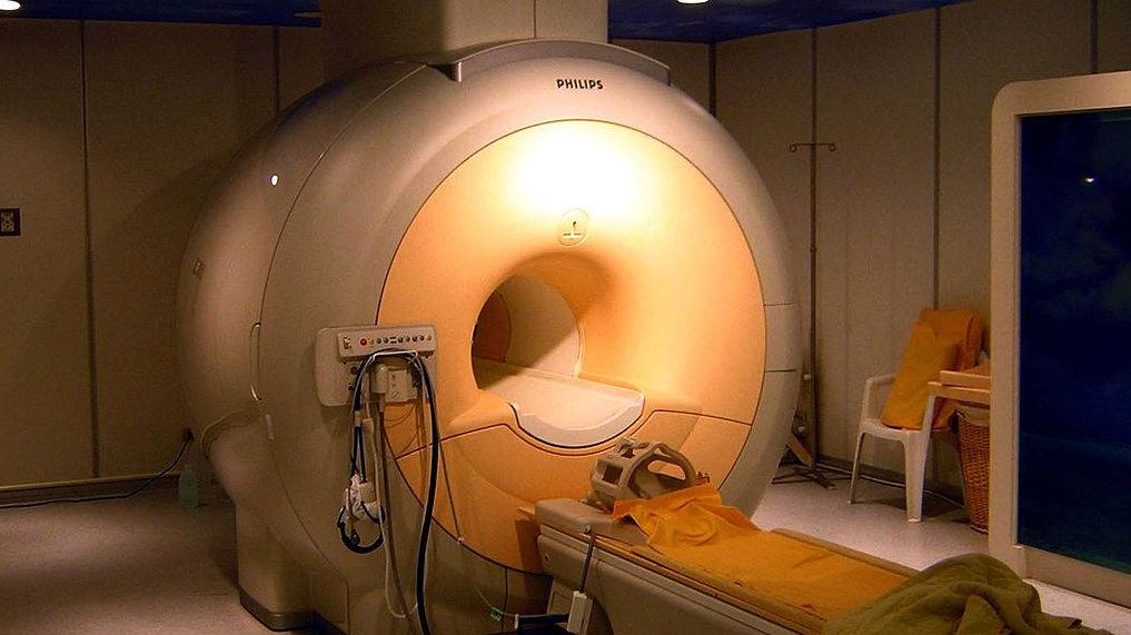 Аппарат для магнито-резонансной томографии