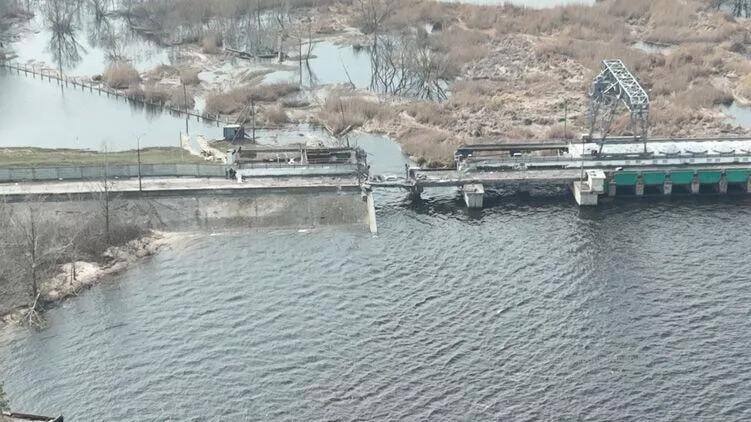 Разрушеная дамба. Кураховское водохранилище.Старые Терны.