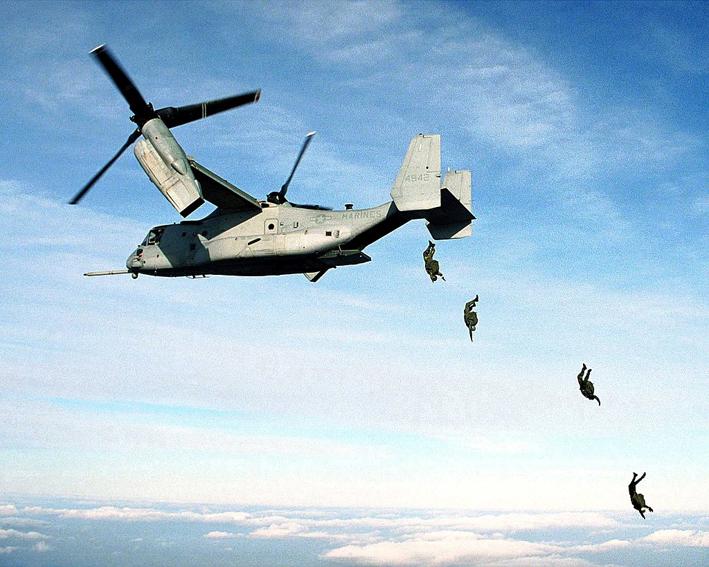 Десантирование с V-22 подразделения морской пехоты США
