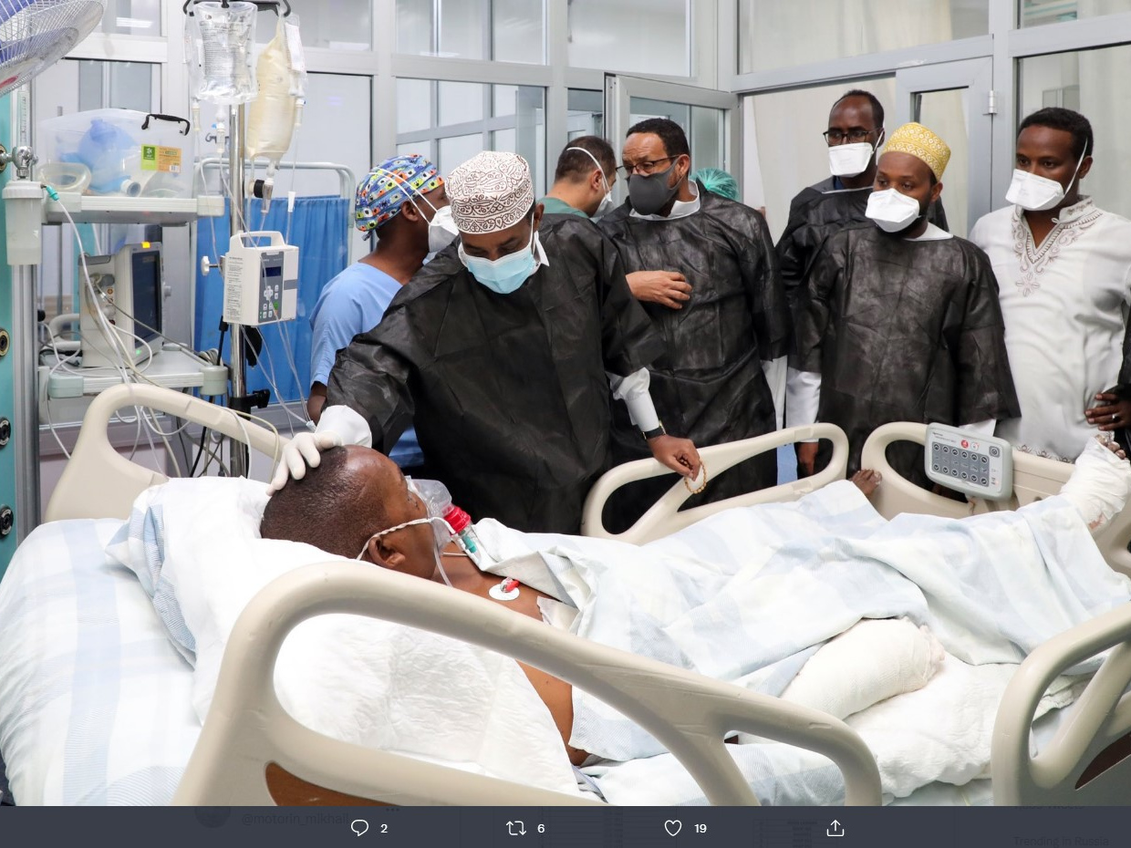 Премьер-министр Сомали Мохамед Робле посетил в больнице Мохаммеда Ибрагима Моалимуу