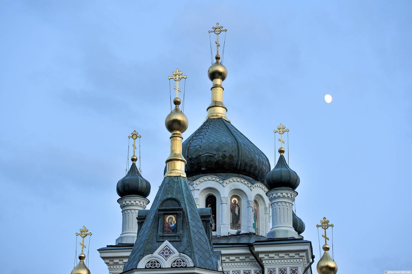 Купола церкви Воскресения Христова. Форос. Крым