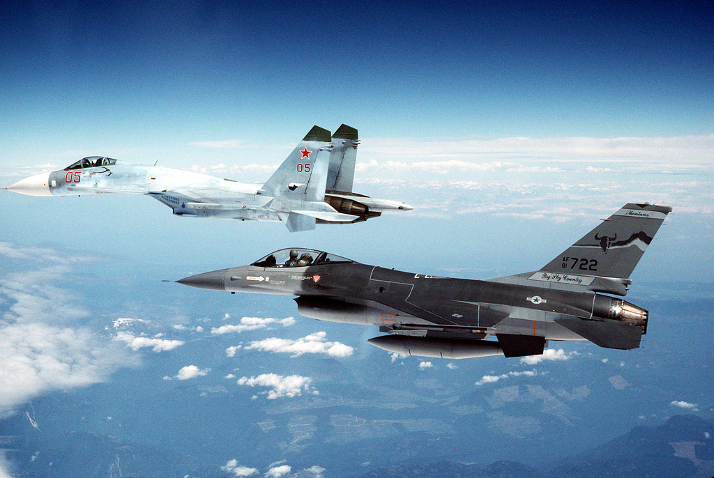 Су-27 и F-16