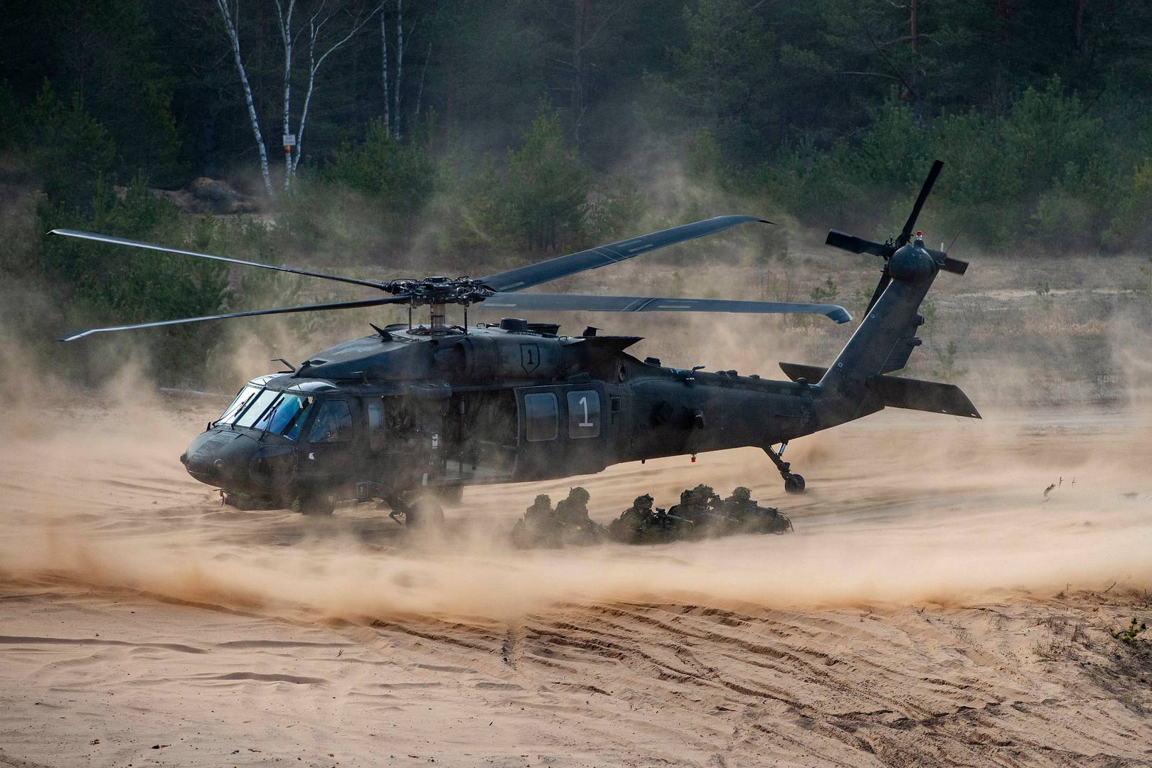 Вертолет MH-60 Black Hawk