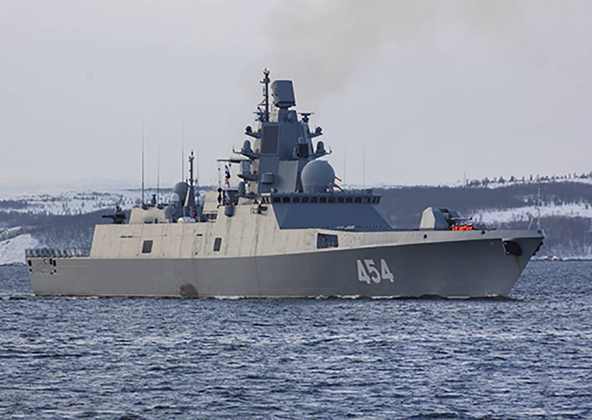 Экипаж фрегата «Адмирал Горшков» выполнил зенитные ракетные стрельбы в Баренцевом море