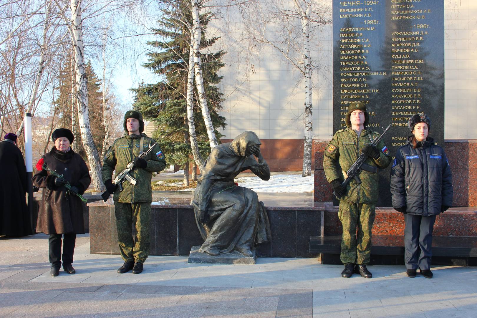 Открытие памятника Скорбящая мать в Ульяновске. 2015 г.