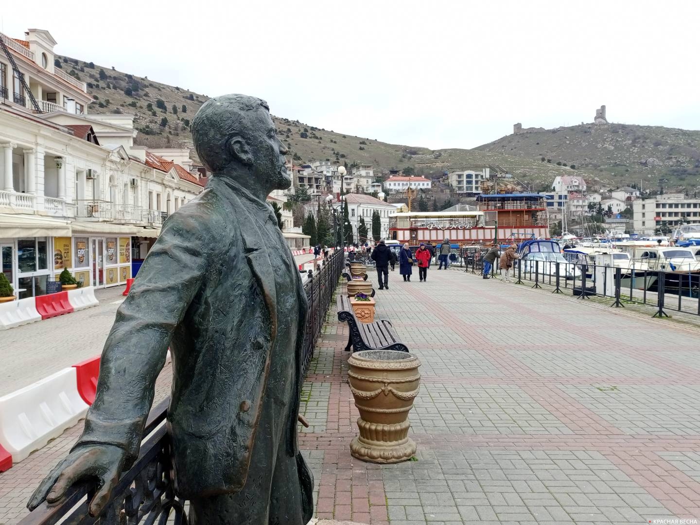 Памятник Куприну в Балаклаве