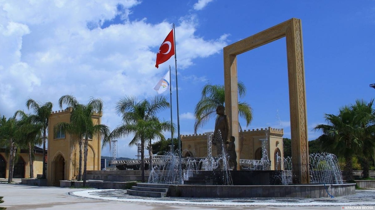 Памятник Мустафе Кемалю Ататюрку. Турция, Текирова