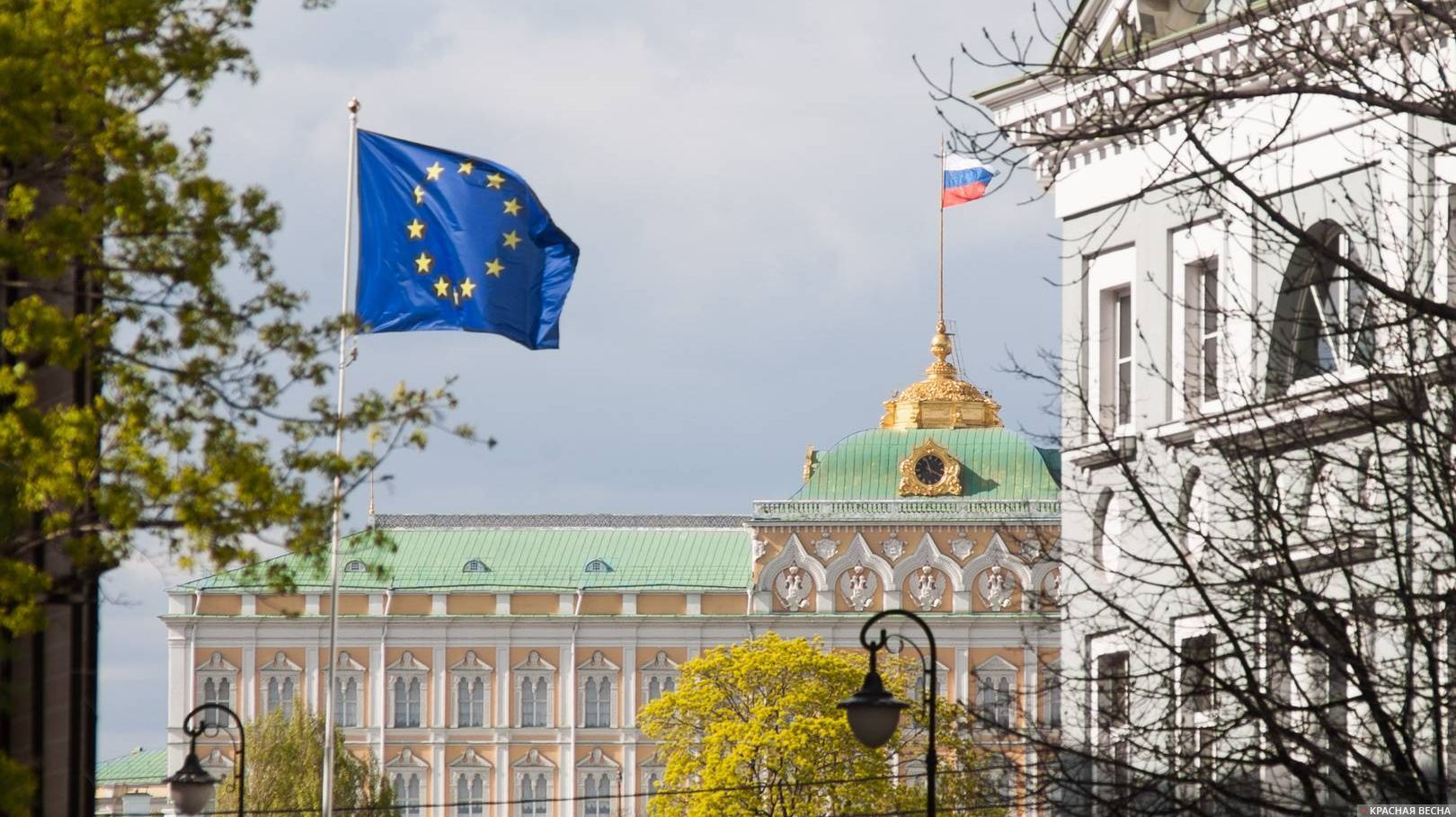 Флаг ЕС. Кремль. Россия