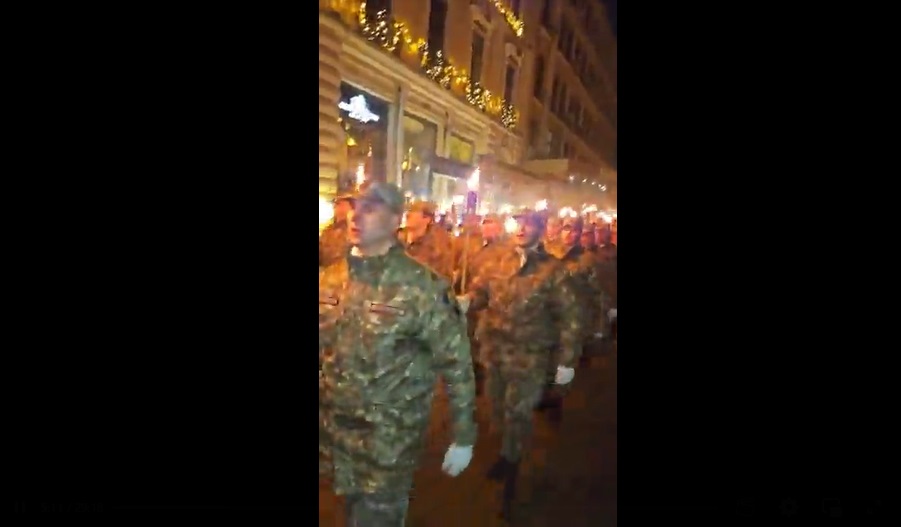 Факельное шествие румынских военных