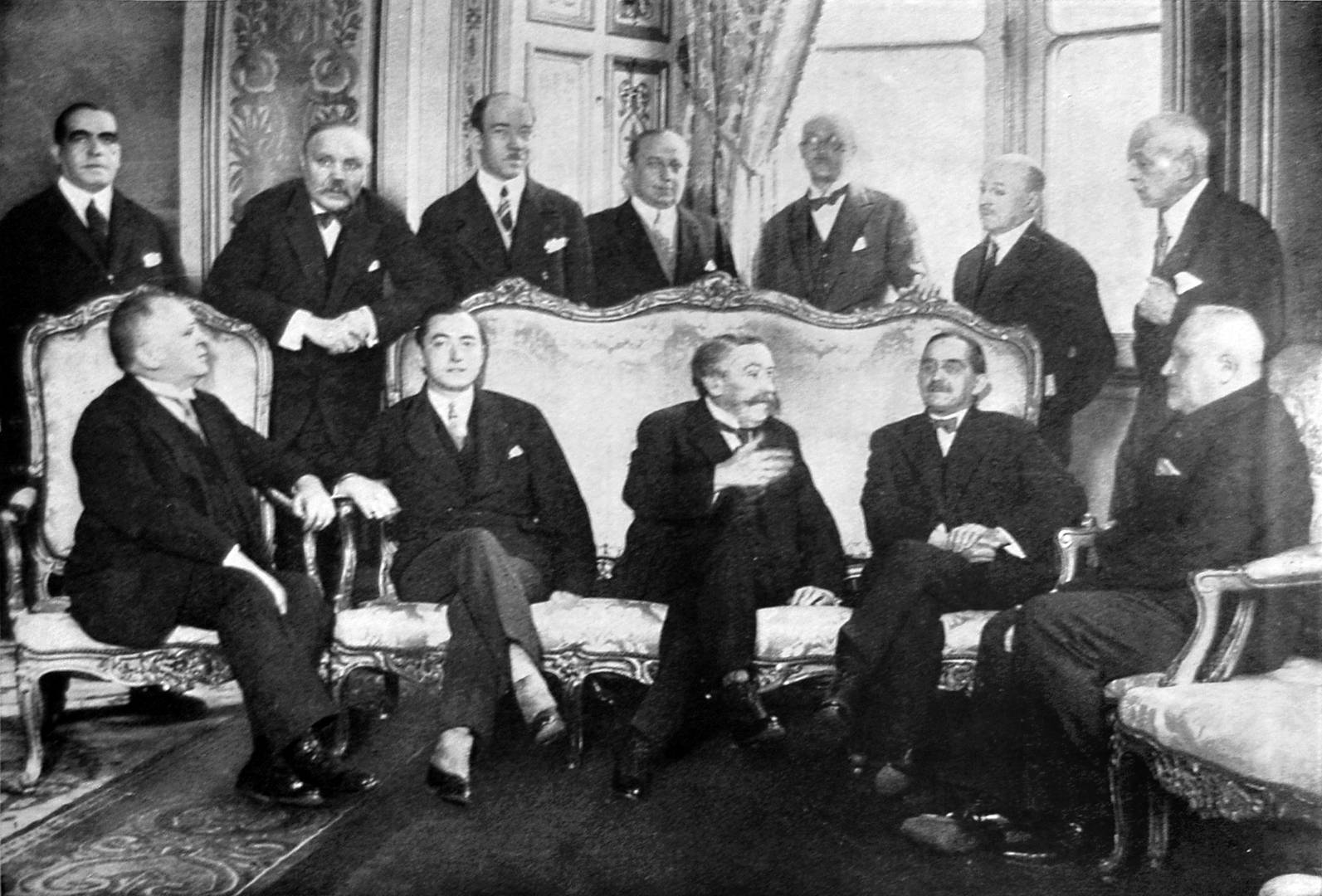 Руководство Панъевропейского союза. В центре — Куденхове-Калерги и Аристид Бриан. 1927