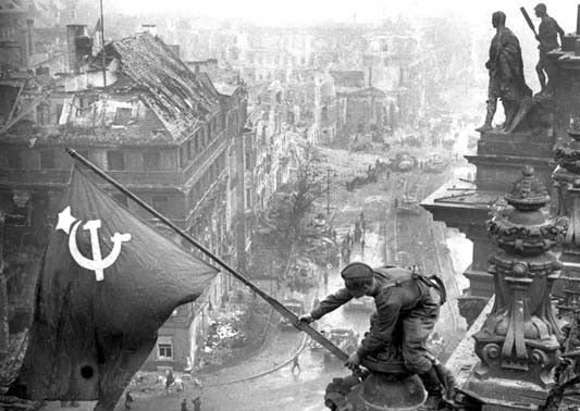 Знамя победы над Рейхстагом