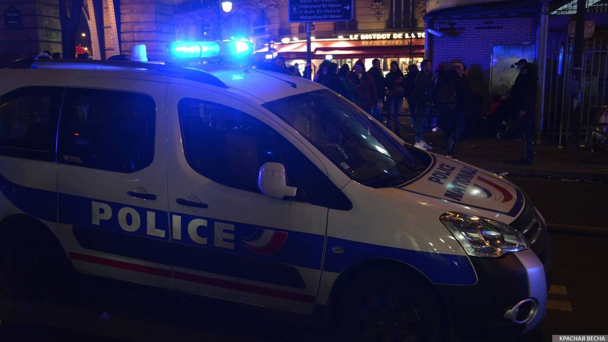 Полицейская машина. Париж