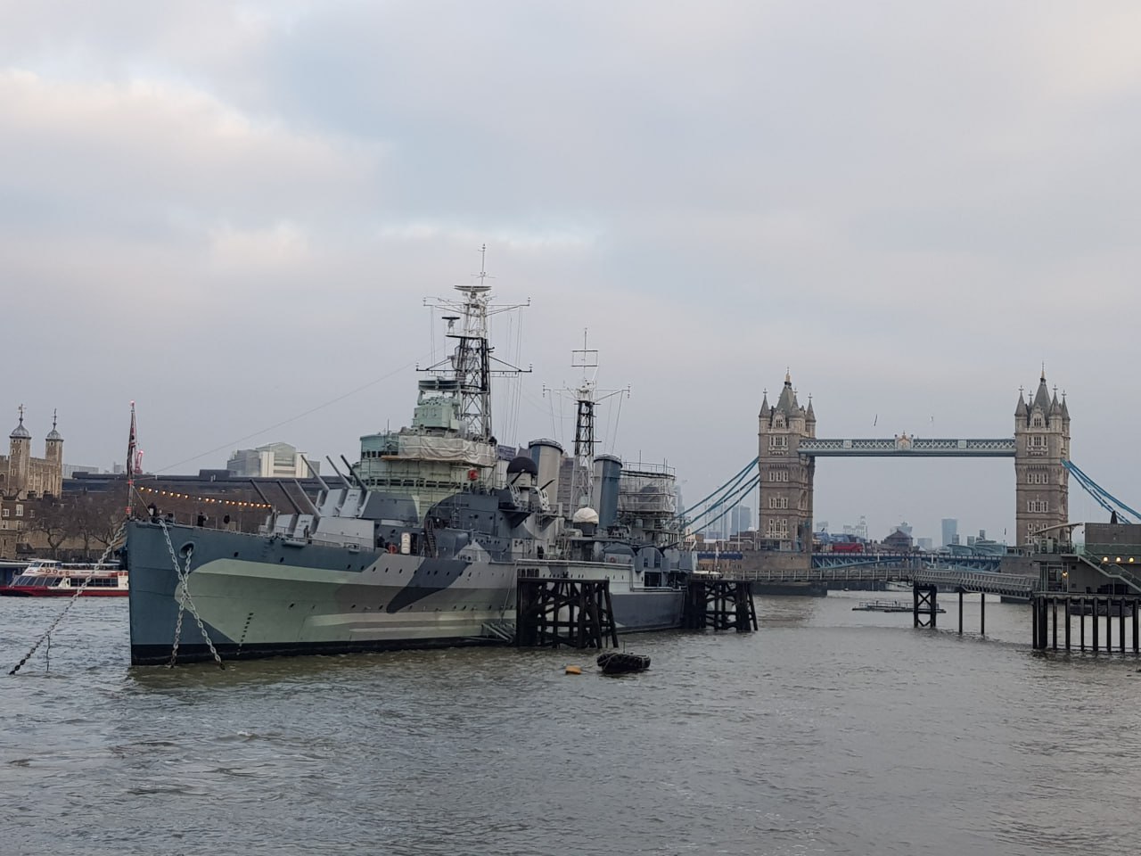 Корабль-музей HMS Belfast на Темзе, Лондон.