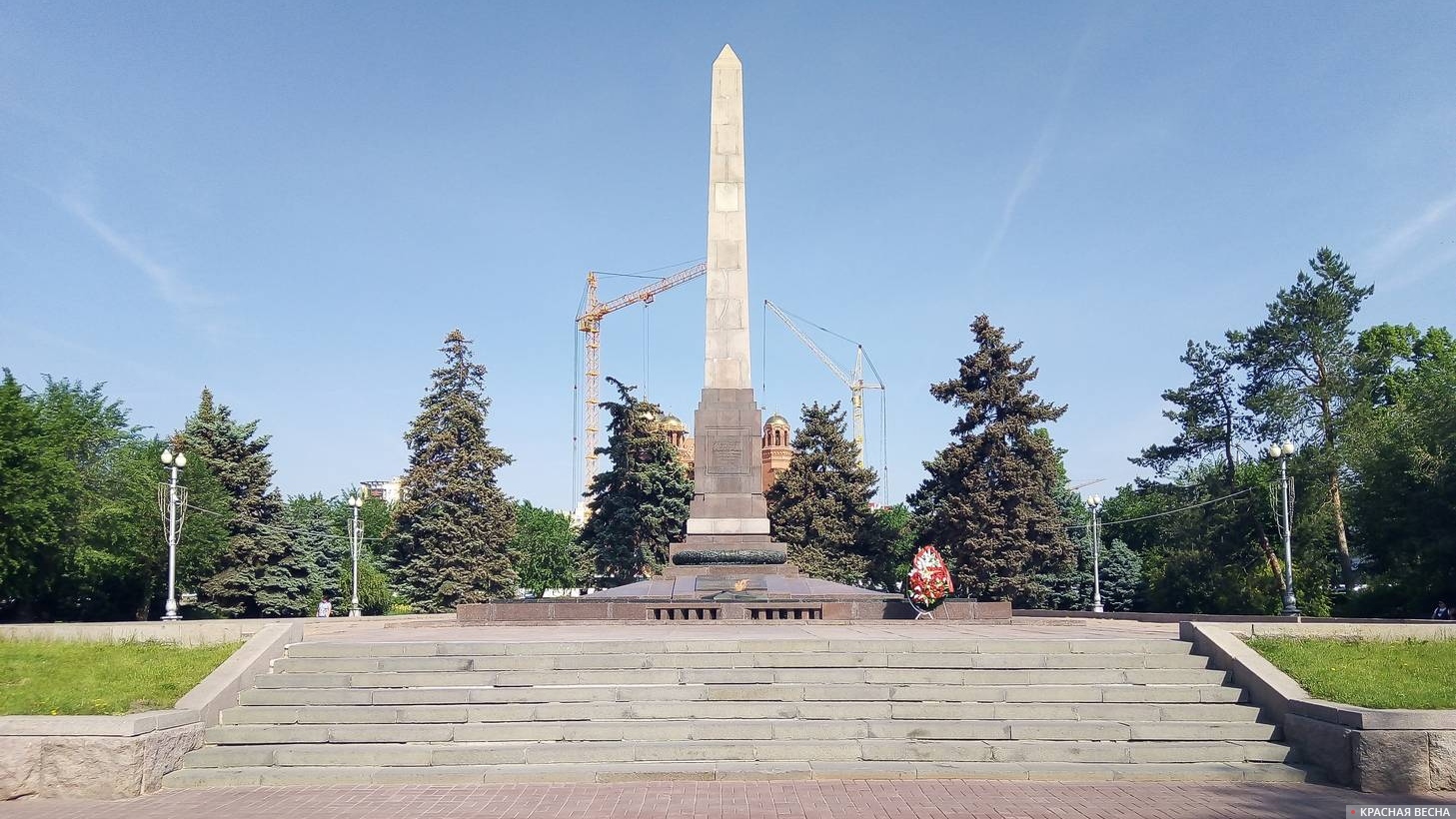 Памятник-обелиск защитникам Сталинграда