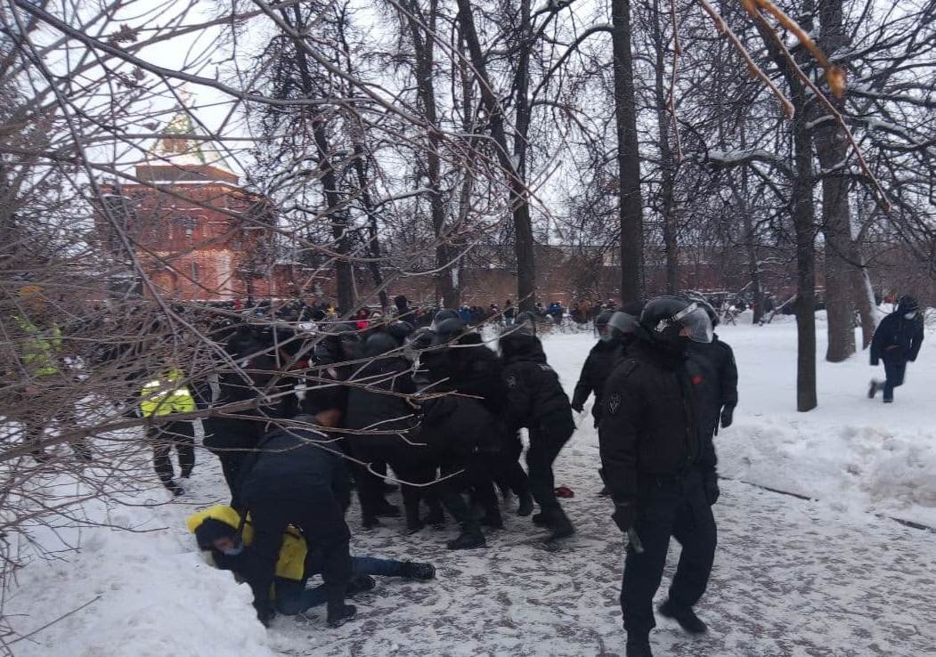 Нижний Новгород. Задержания участников несогласованной акции на площади Минина и Пожарского