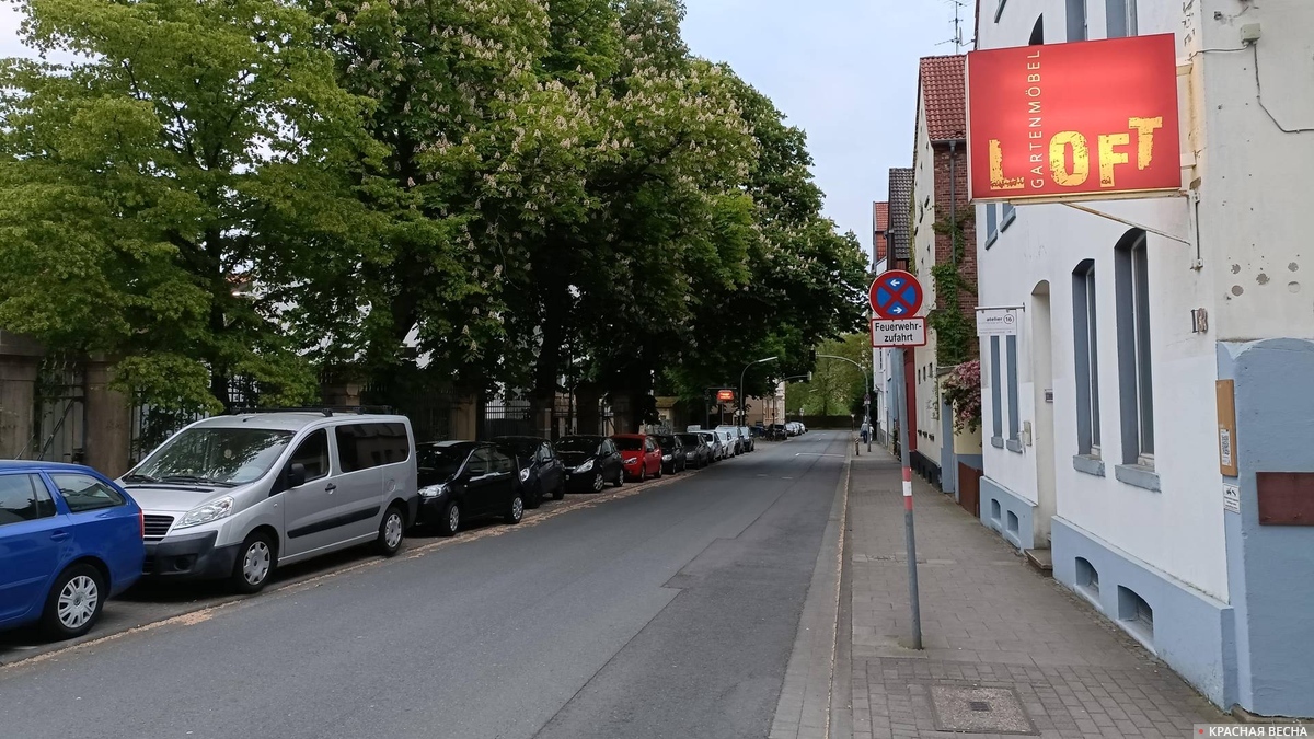 Автомобили на улицах города. Германия