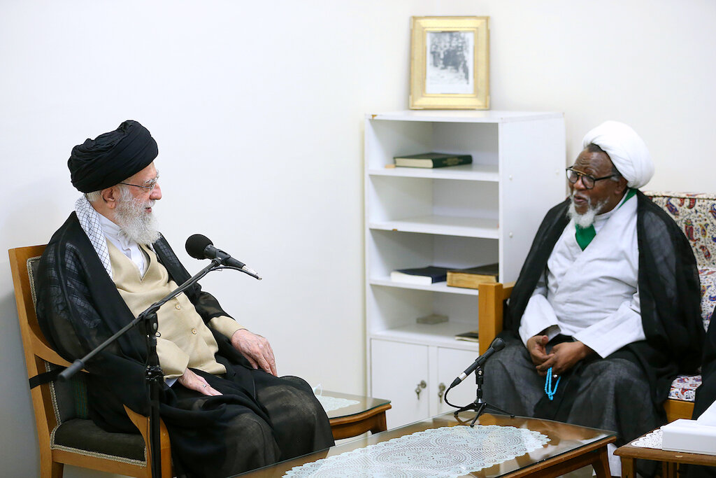 Встреча верховного лидера Ирана аятоллы Али Хаменеи и шейха Ибрагима Закзаки. 14 октября 2015 года