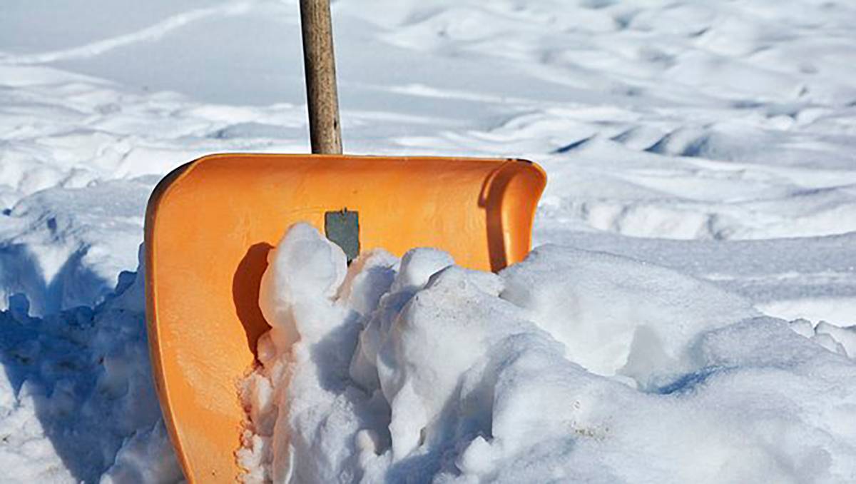 Лопата для уборки снега