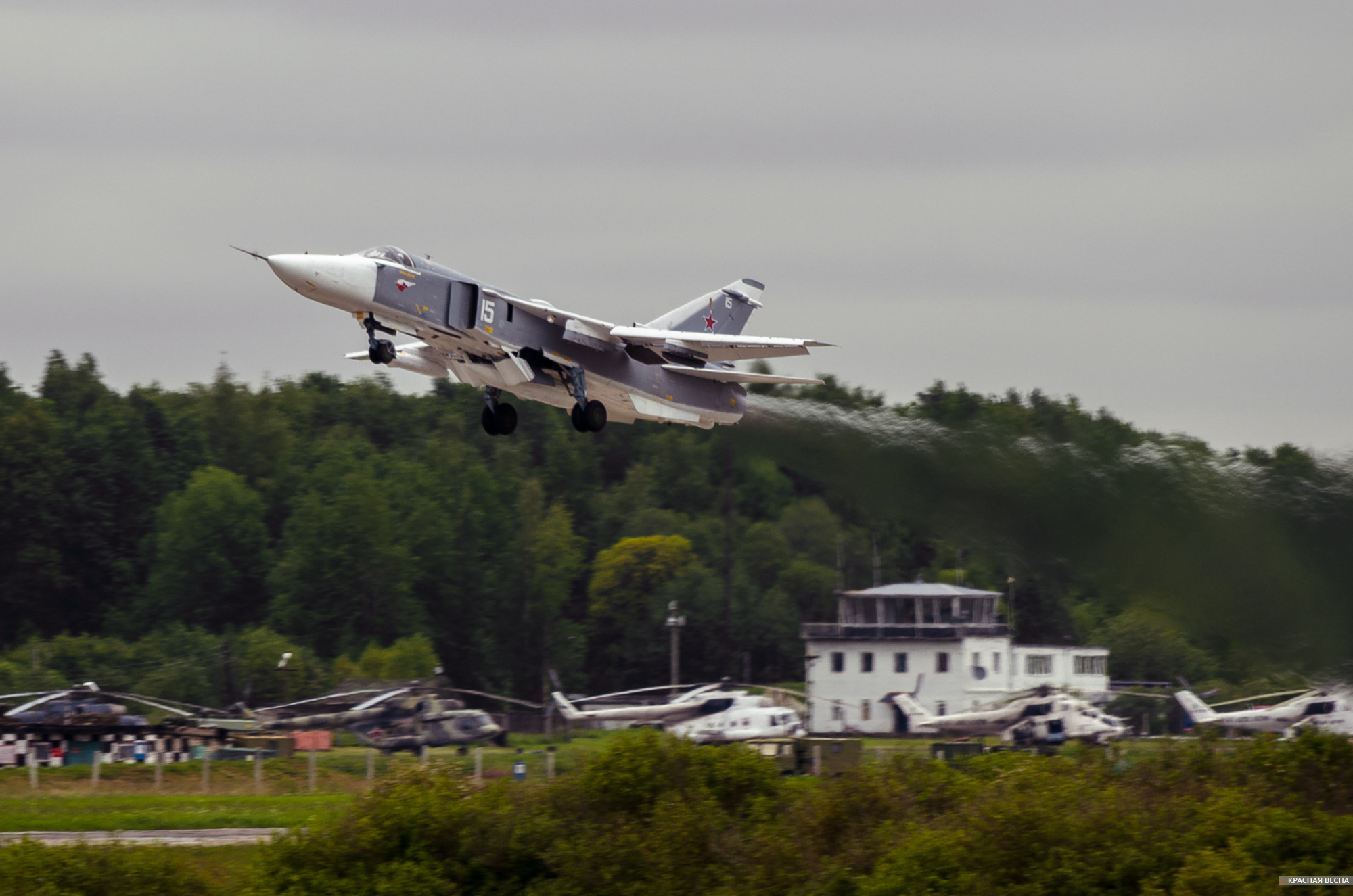 Российский военный самолет Су-24 [Павел Латышов © ИА Красная Весна]