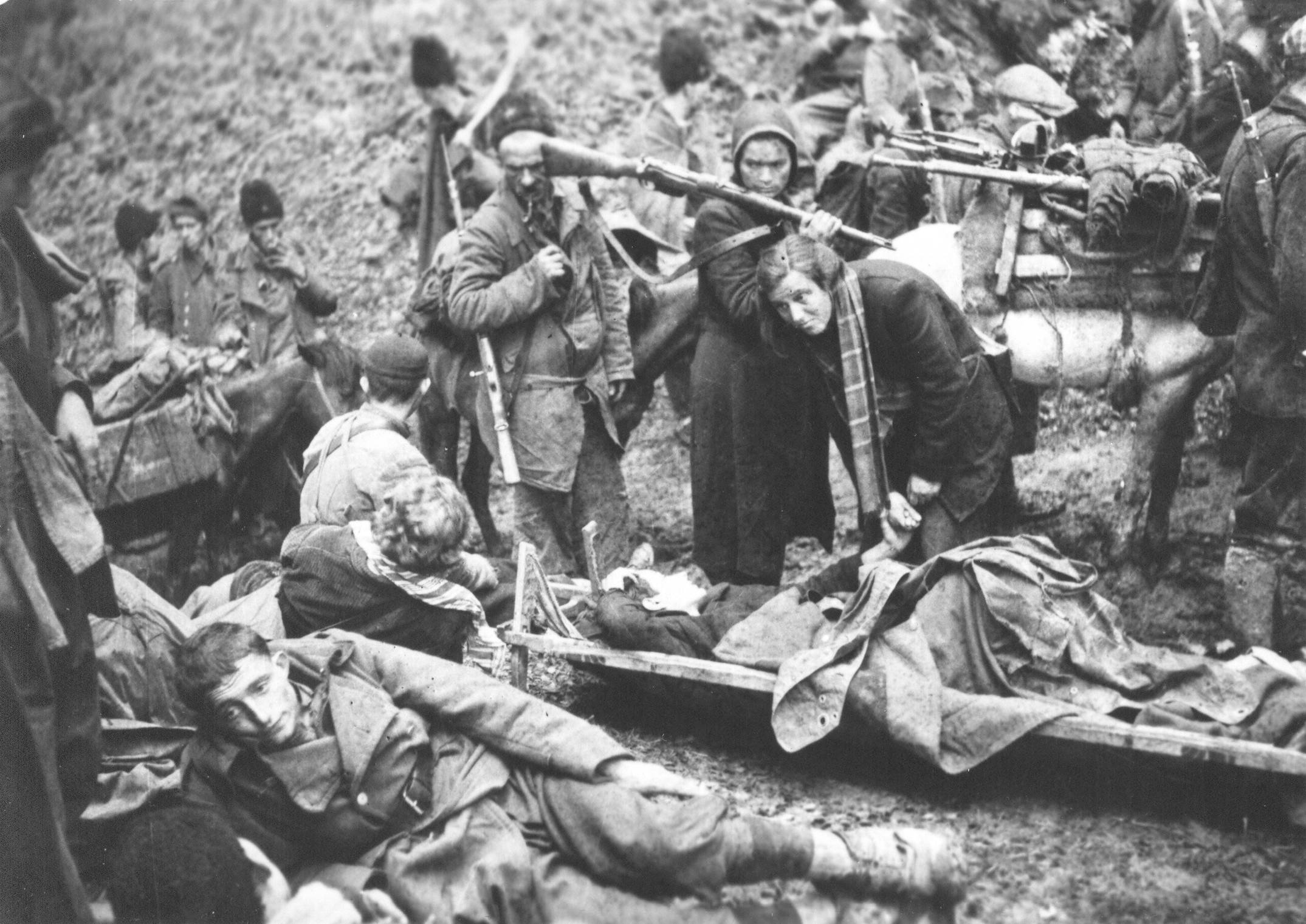 Партизанский лагерь в горах. 1943