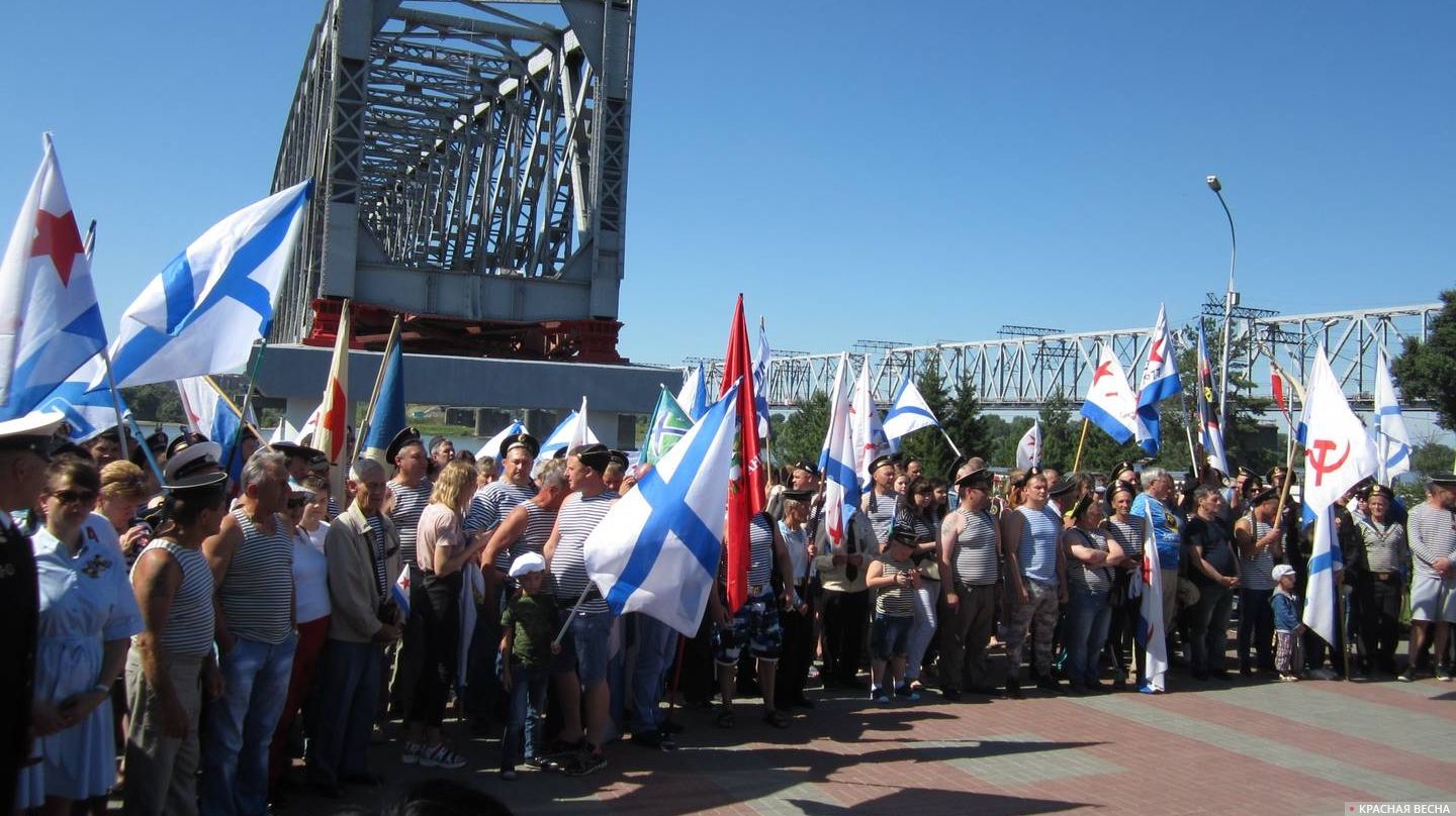 Шествие и митинг в честь дня ВМФ в Новосибирске